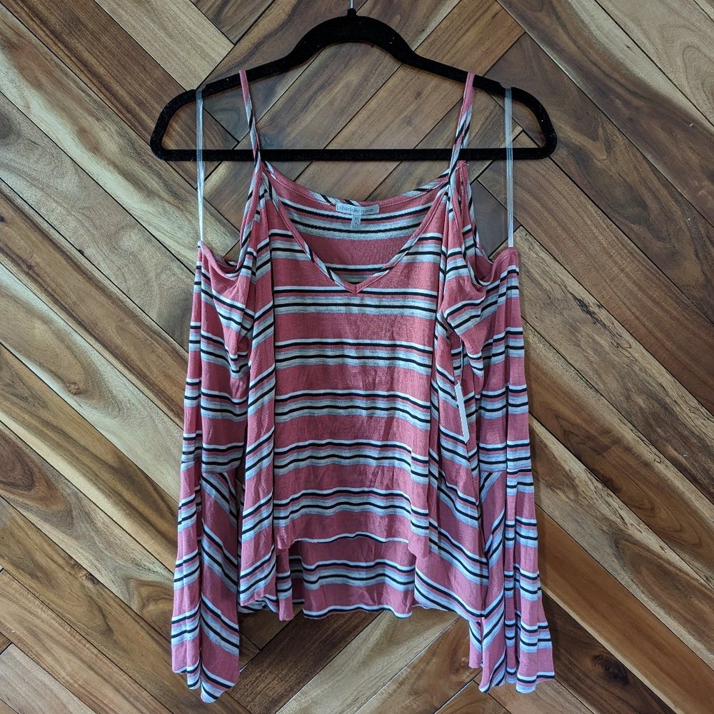 🎉 4 for $25 🎉 Charlotte Russe V-Neck Cold Shoulder Bell Sleeve Top NWT